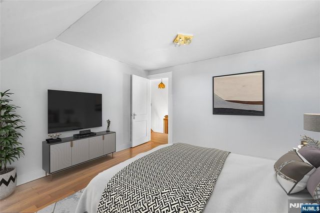 43 Esmond Place, Tenafly, NJ 07670