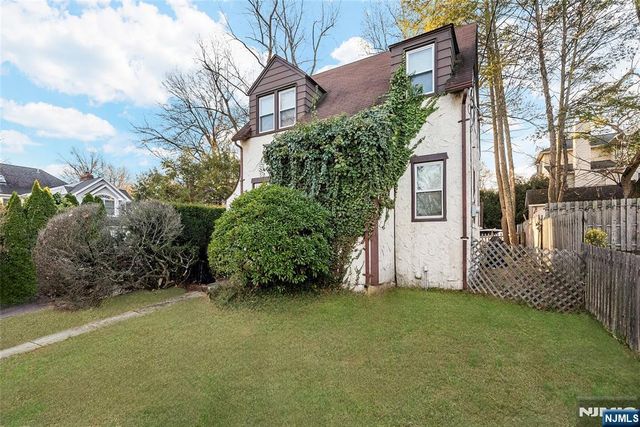 43 Esmond Place, Tenafly, NJ 07670