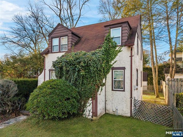 43 Esmond Place, Tenafly, NJ 07670