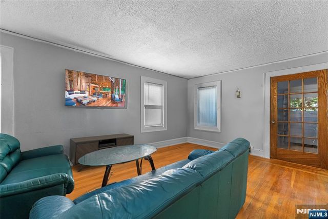 43 Esmond Place, Tenafly, NJ 07670