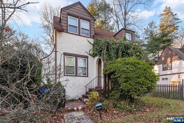 43 Esmond Place, Tenafly, NJ 07670