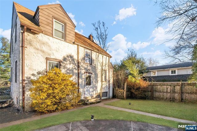 43 Esmond Place, Tenafly, NJ 07670