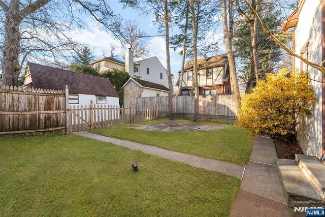 43 Esmond Place, Tenafly, NJ 07670