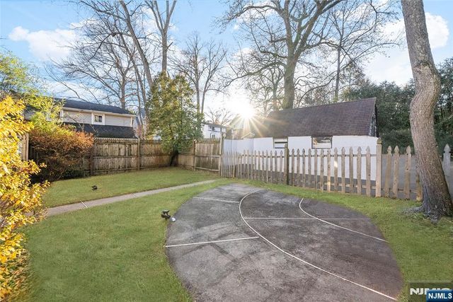 43 Esmond Place, Tenafly, NJ 07670