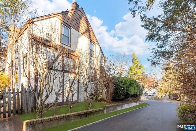 43 Esmond Place, Tenafly, NJ 07670