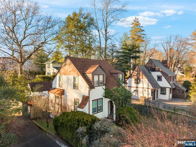 43 Esmond Place, Tenafly, NJ 07670