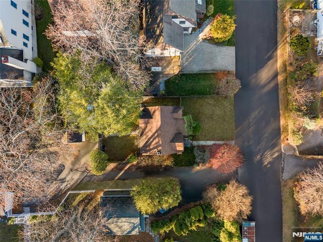 43 Esmond Place, Tenafly, NJ 07670