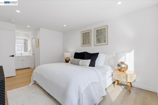 25055 COPA DEL ORO DR 102, Hayward, CA 94545