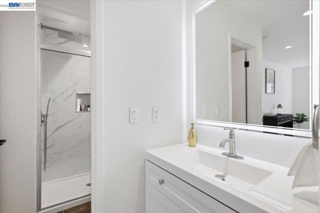 25055 COPA DEL ORO DR 102, Hayward, CA 94545