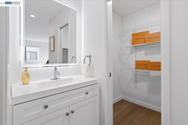 25055 COPA DEL ORO DR 102, Hayward, CA 94545