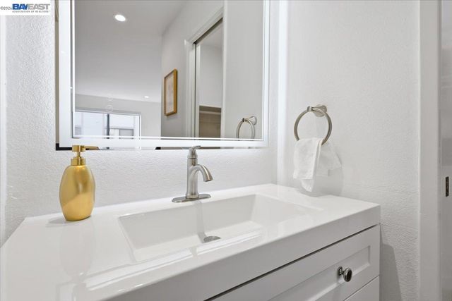 25055 COPA DEL ORO DR 102, Hayward, CA 94545