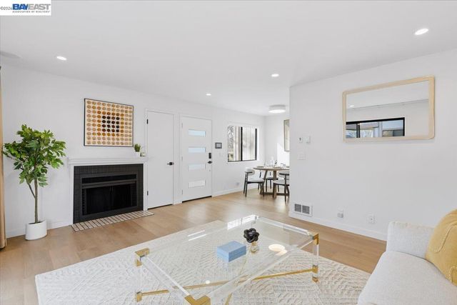 25055 COPA DEL ORO DR 102, Hayward, CA 94545