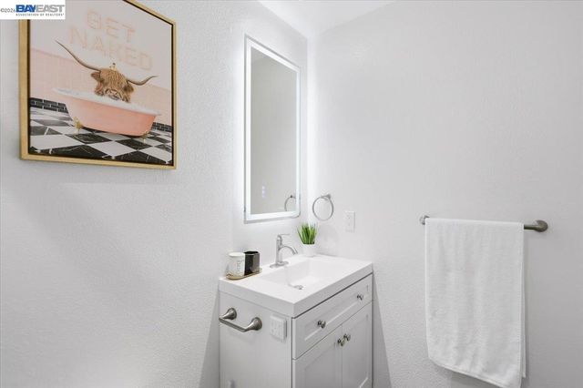 25055 COPA DEL ORO DR 102, Hayward, CA 94545