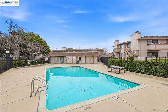 25055 COPA DEL ORO DR 102, Hayward, CA 94545