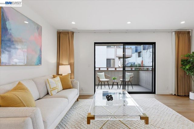 25055 COPA DEL ORO DR 102, Hayward, CA 94545