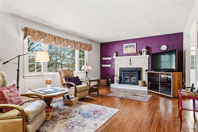20 Walker Rd, Jefferson Twp, PA 15021