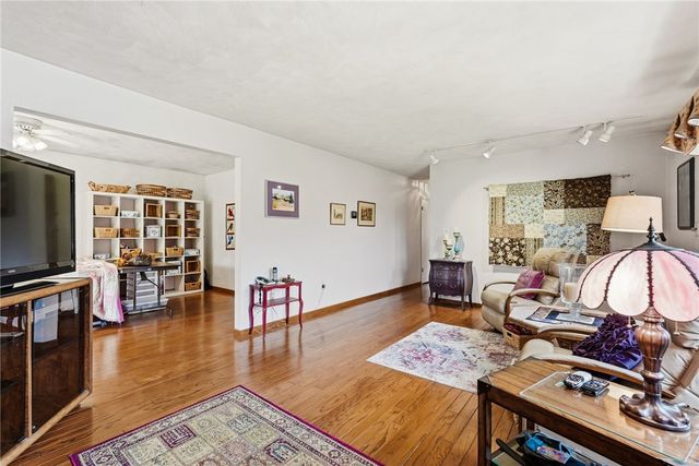 20 Walker Rd, Jefferson Twp, PA 15021
