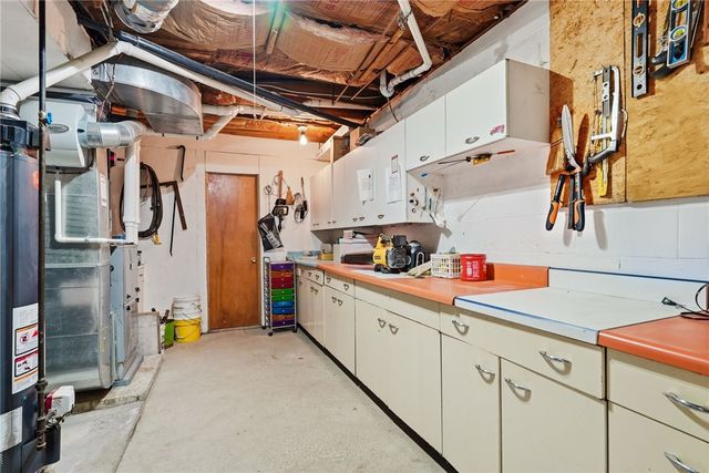 20 Walker Rd, Jefferson Twp, PA 15021