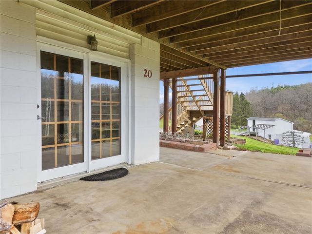 20 Walker Rd, Jefferson Twp, PA 15021
