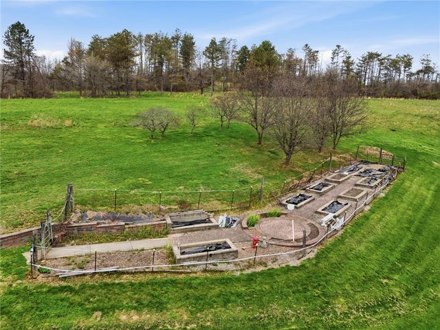 20 Walker Rd, Jefferson Twp, PA 15021