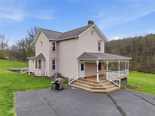 20 Walker Rd, Jefferson Twp, PA 15021