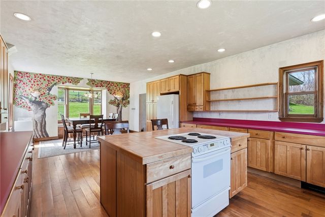 20 Walker Rd, Jefferson Twp, PA 15021