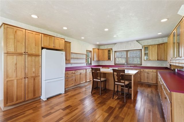 20 Walker Rd, Jefferson Twp, PA 15021