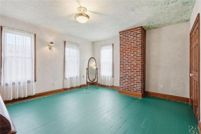20 Walker Rd, Jefferson Twp, PA 15021