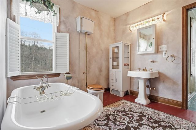 20 Walker Rd, Jefferson Twp, PA 15021
