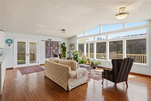 20 Walker Rd, Jefferson Twp, PA 15021
