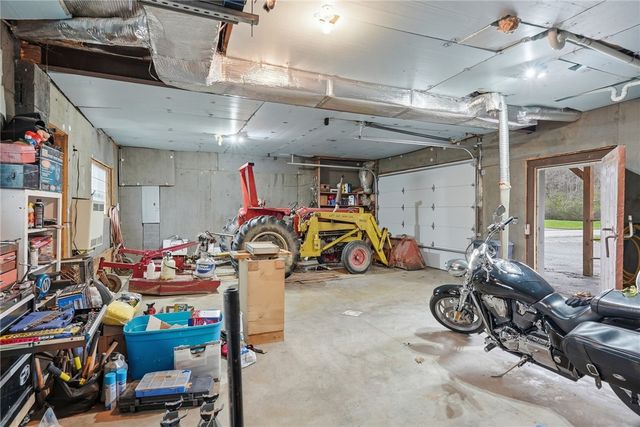 20 Walker Rd, Jefferson Twp, PA 15021