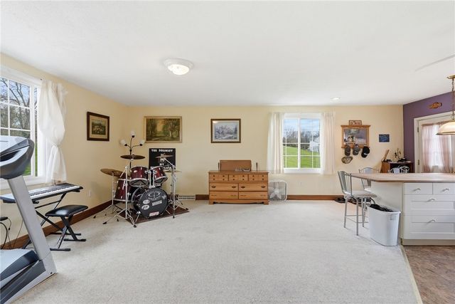20 Walker Rd, Jefferson Twp, PA 15021