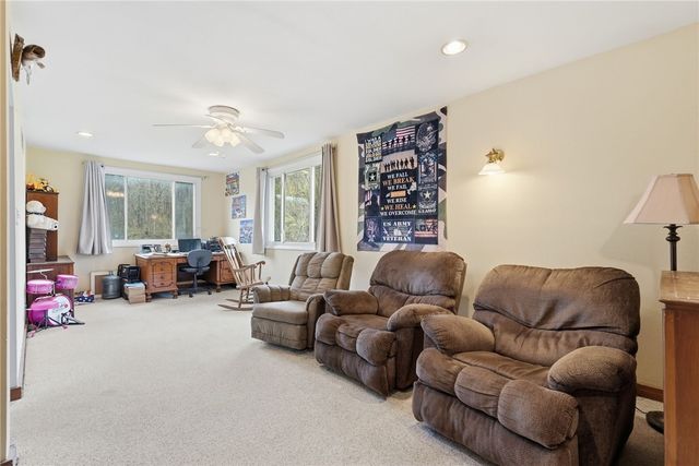 20 Walker Rd, Jefferson Twp, PA 15021