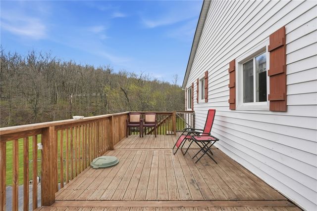 20 Walker Rd, Jefferson Twp, PA 15021