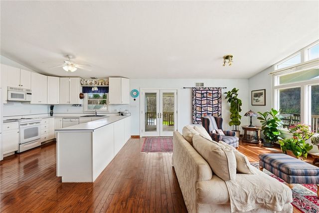 20 Walker Rd, Jefferson Twp, PA 15021