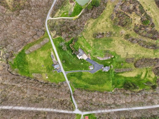 20 Walker Rd, Jefferson Twp, PA 15021