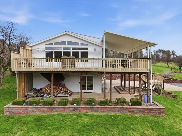 20 Walker Rd, Jefferson Twp, PA 15021