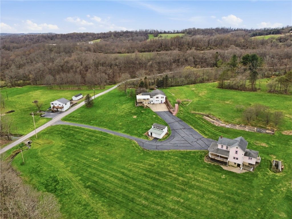 20 Walker Rd, Jefferson Twp, PA 15021