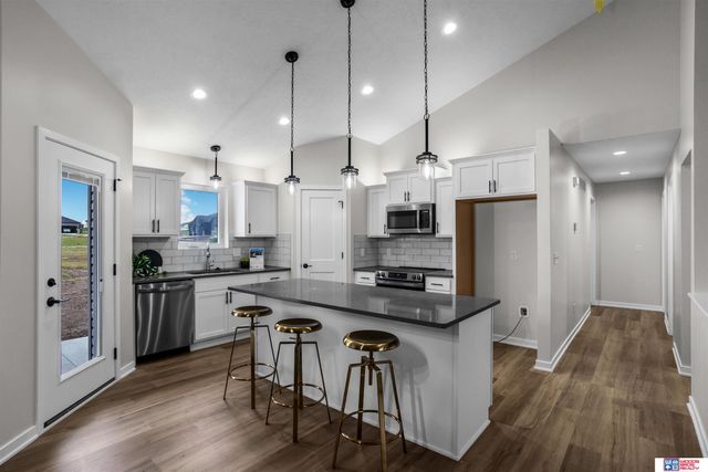 9429 S 82nd Street, Lincoln, NE 68516
