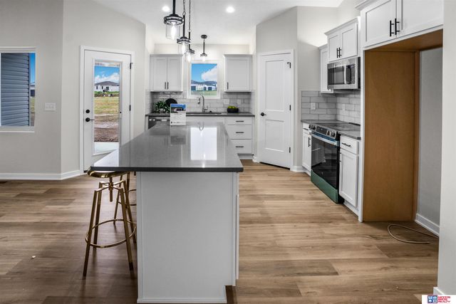 9429 S 82nd Street, Lincoln, NE 68516
