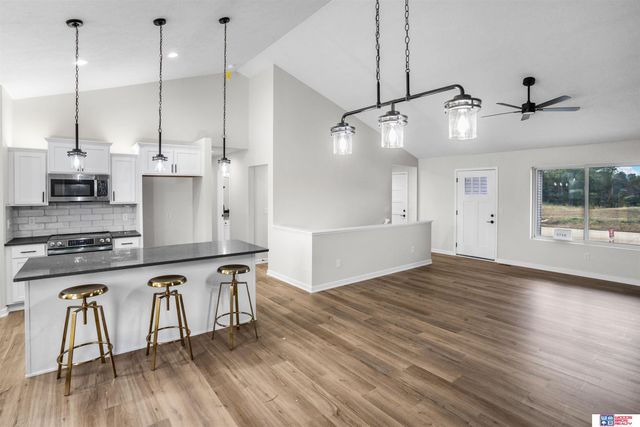 9429 S 82nd Street, Lincoln, NE 68516