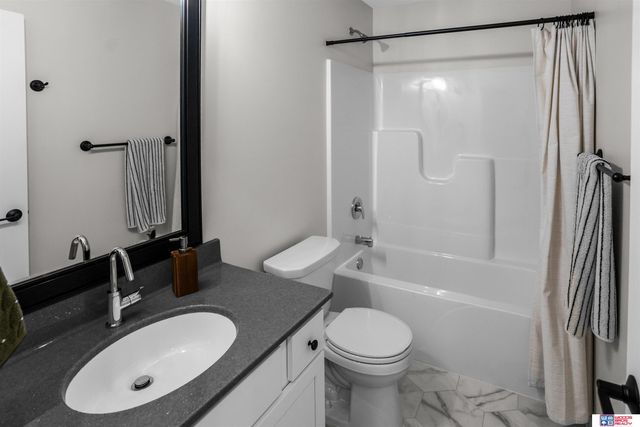 9429 S 82nd Street, Lincoln, NE 68516
