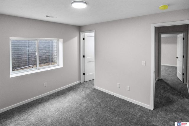 9429 S 82nd Street, Lincoln, NE 68516