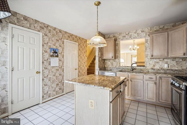 2409 SIMPKINS FARM DR, Herndon, VA 20171