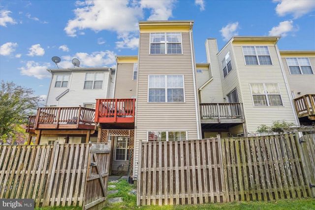 2409 SIMPKINS FARM DR, Herndon, VA 20171