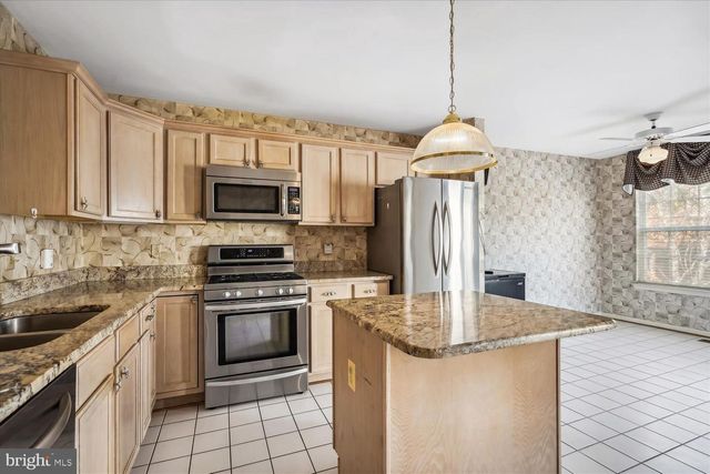 2409 SIMPKINS FARM DR, Herndon, VA 20171