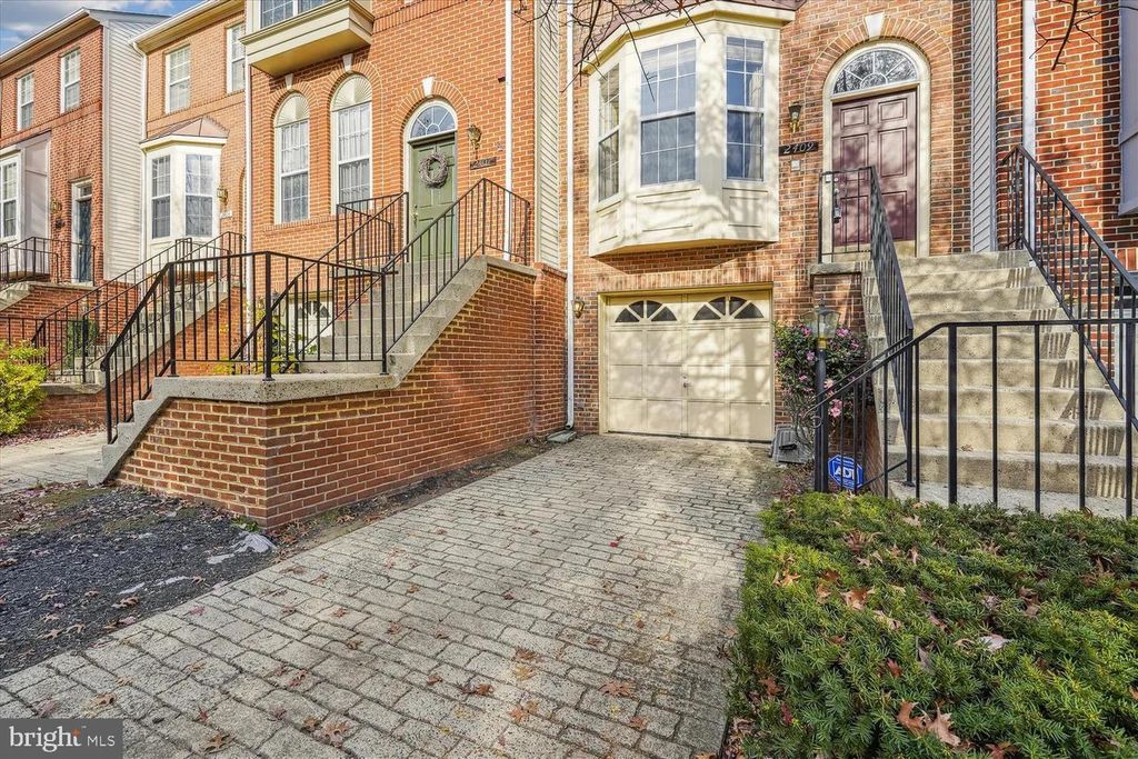 2409 SIMPKINS FARM DR, Herndon, VA 20171