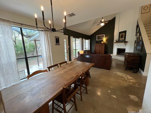 15611 Knollhollow, San Antonio, TX 78247