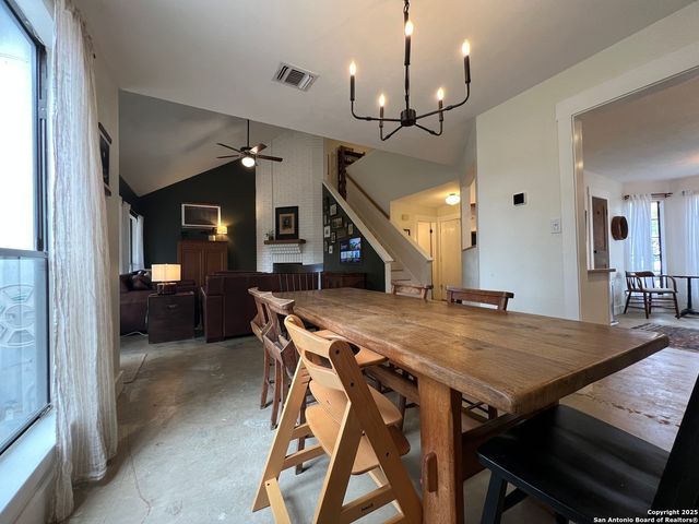 15611 Knollhollow, San Antonio, TX 78247