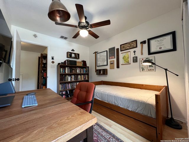 15611 Knollhollow, San Antonio, TX 78247